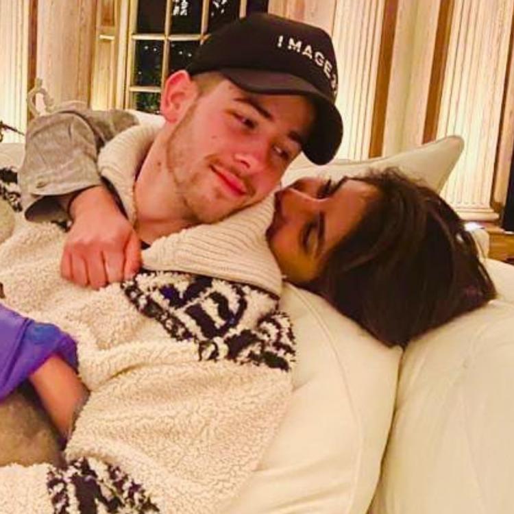 Priyanka Chopra surprises her husband, Nick Jonas on Saturday Night Live!!!