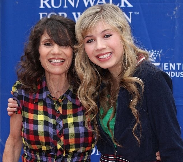 Jennette McCurdy and her mom