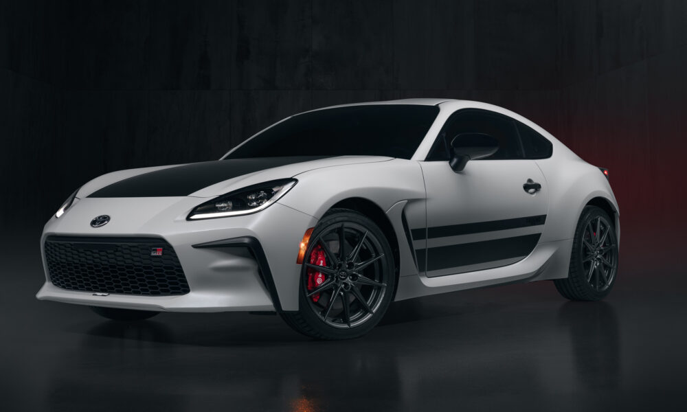 Toyota Unveils Limited Edition Trueno-Inspired GR86 – A Sports Car Lover’s Dream! 13