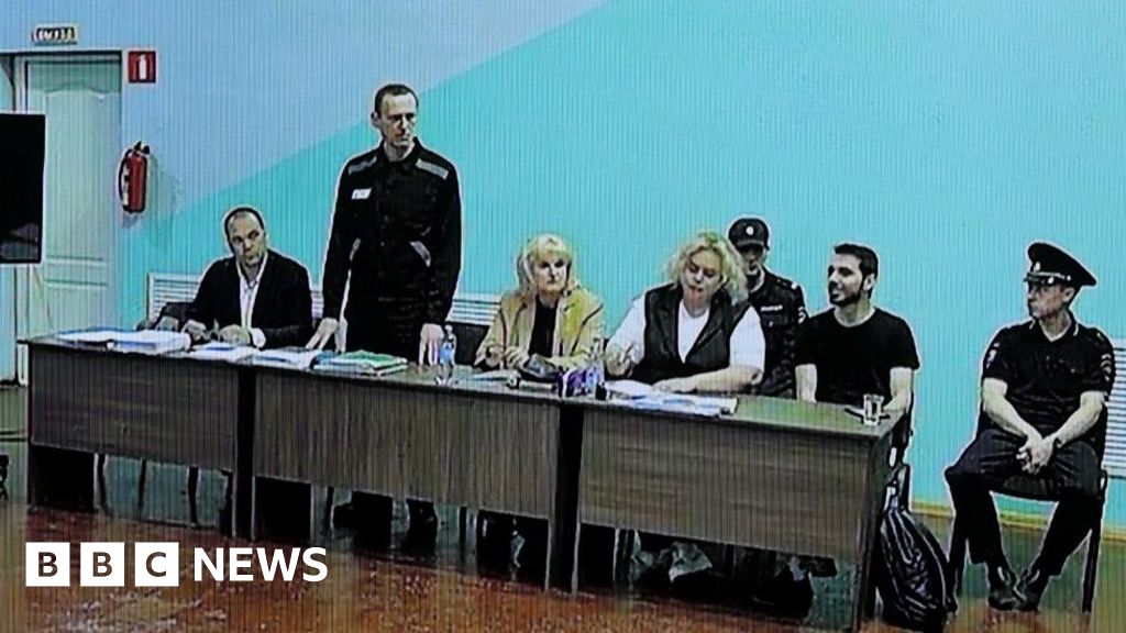 Navalny Defiant as New Trial Nears: Will He Prevail Against Putin's Regime? 9
