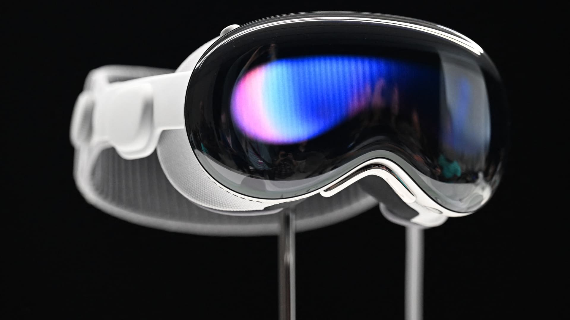 Developers Can Build Vision Pro Apps: Design Cutting-Edge, Immersive VR Experiences with the VisionOS SDK 27