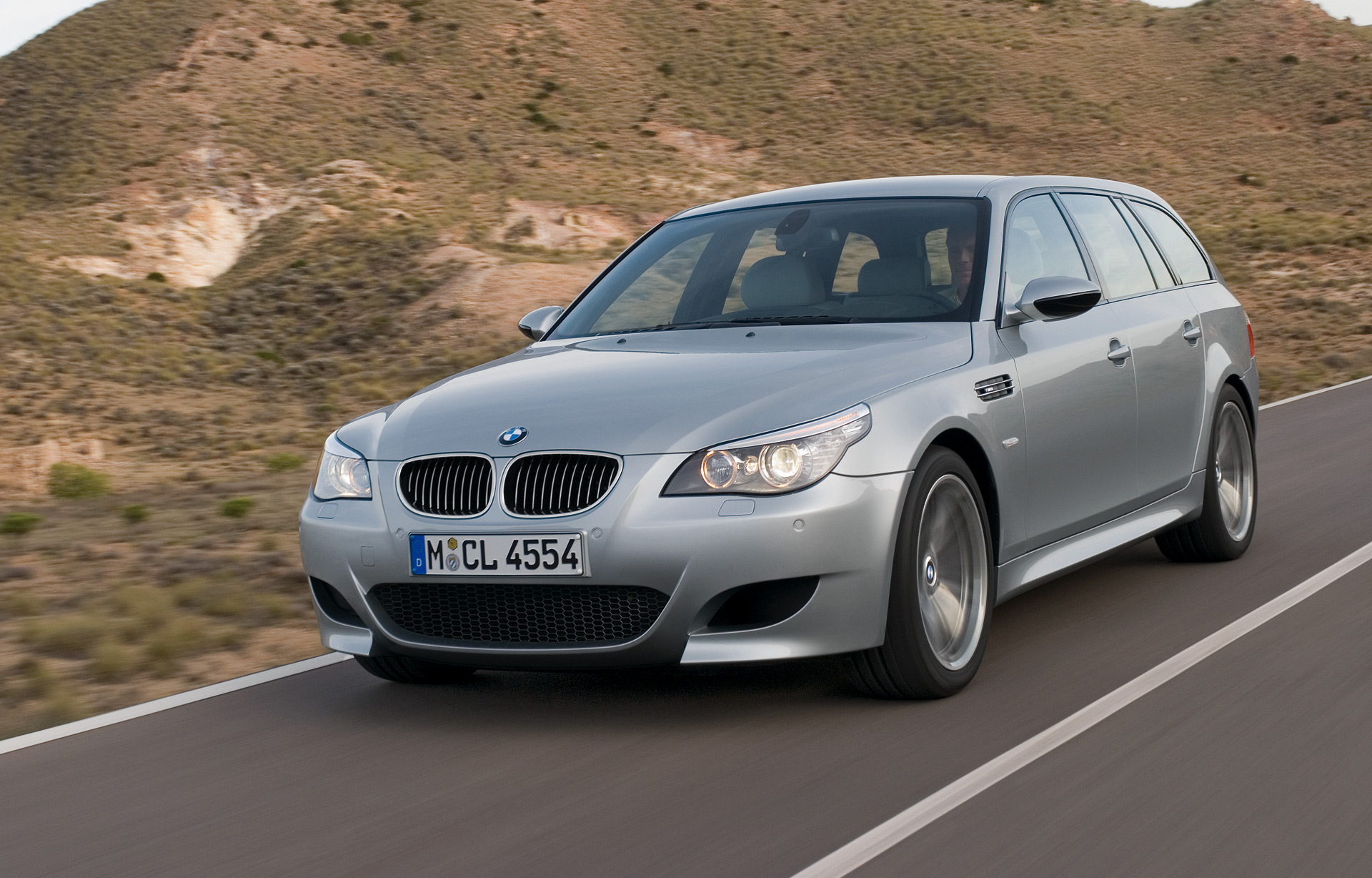 BMW Teases All-New High-Performance Wagon; Leaks Show Latest Samsung Galaxy Z Fold & Flip Upgrades! 15