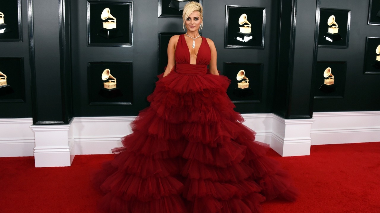 Bebe Rexha hit by cellphone during concert, suspect arrested - Read the shocking details! 22