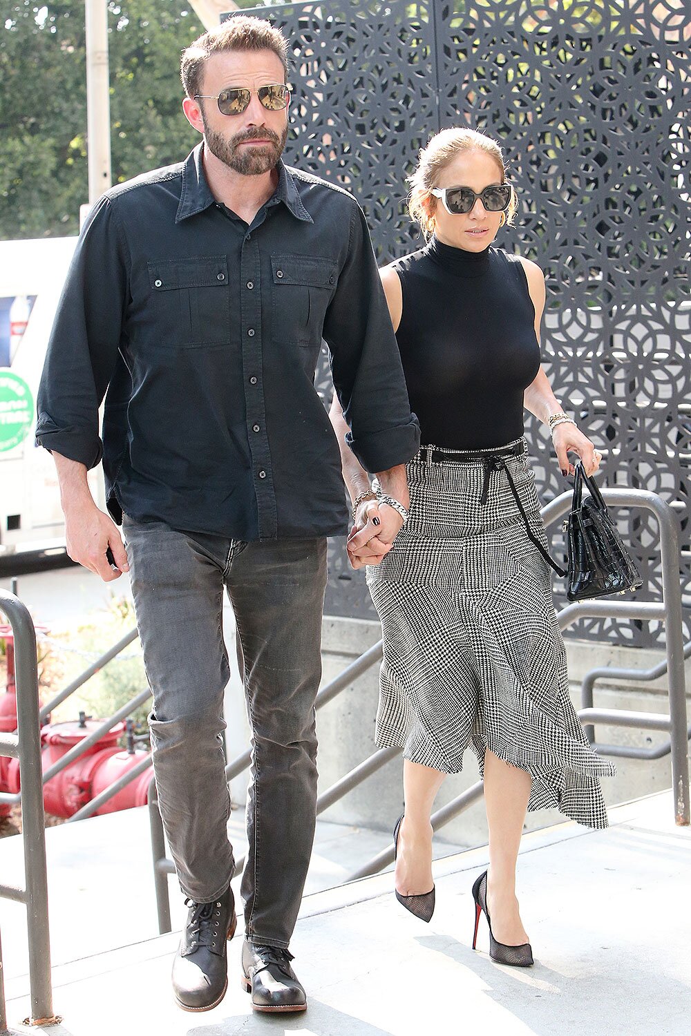 Swift, Hadid Coordinate for Night Out: Discover the Outfits and Venues They Chose! 21