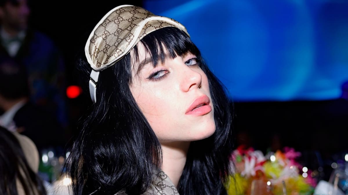 Billie Eilish Bikini Photo Sparks Controversy: Fans React to Her Body Positivity 11