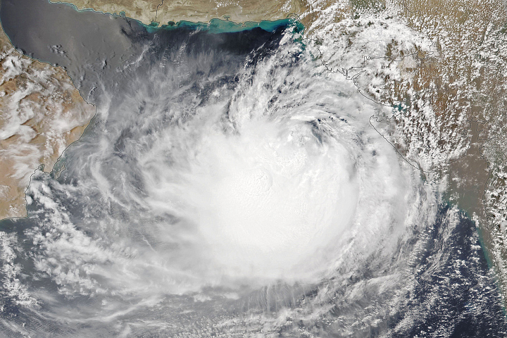 Cyclone Biparjoy Approaches India, Thousands Evacuated, Deaths Reported - Stay Safe! 17