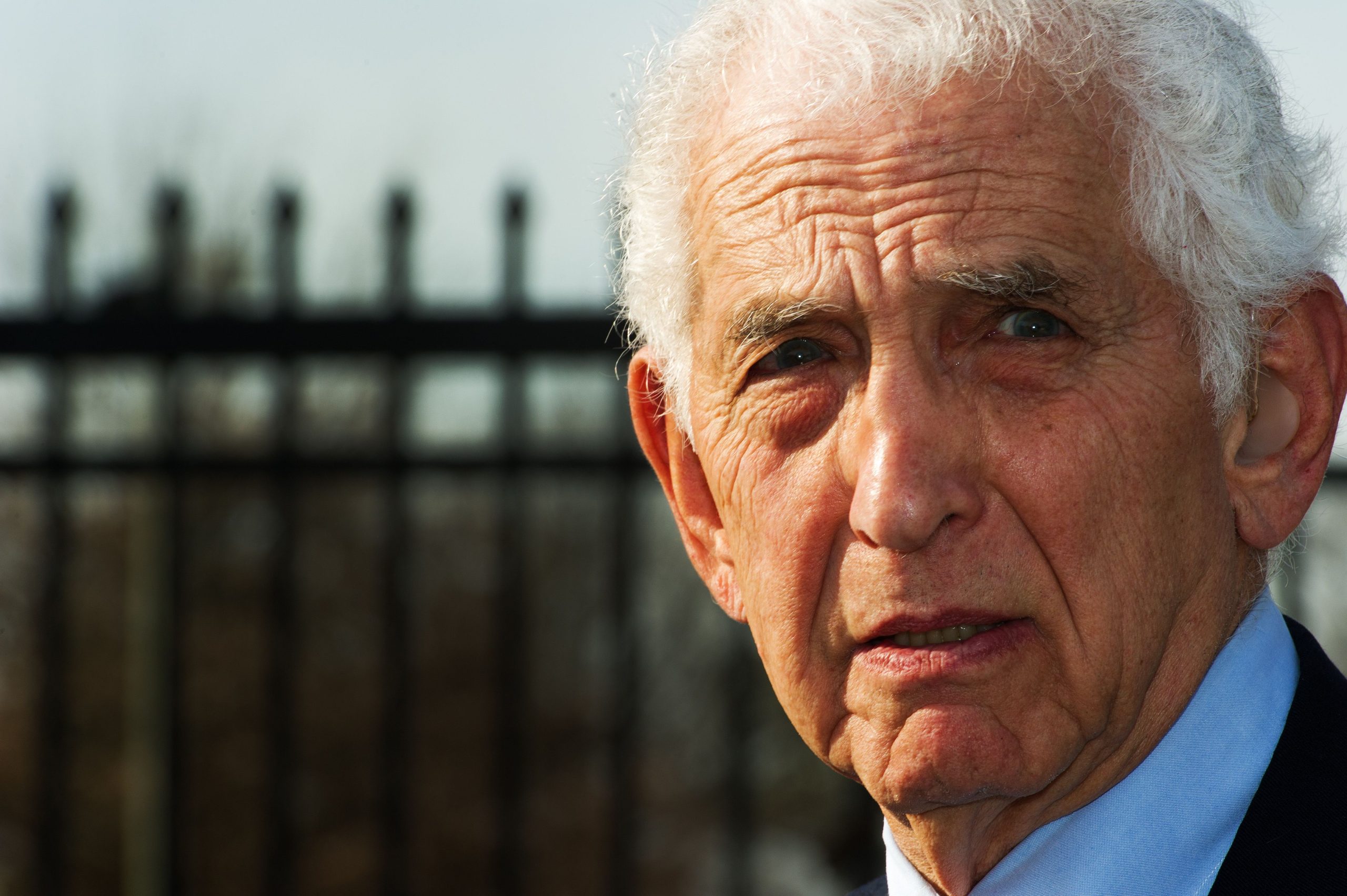 Ellsberg: The Whistleblower who Exposed the Government's Deception and Changed History Forever. 14