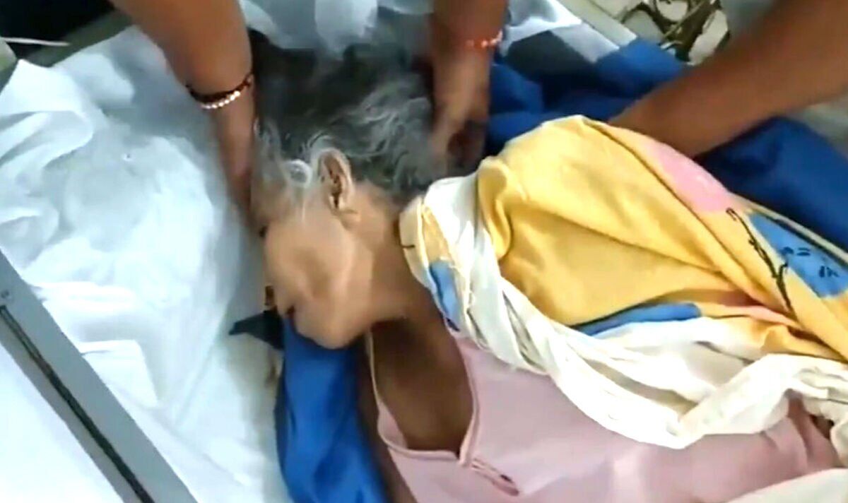 Woman knocks on own coffin, dies, but what happened next will leave you shocked! 20
