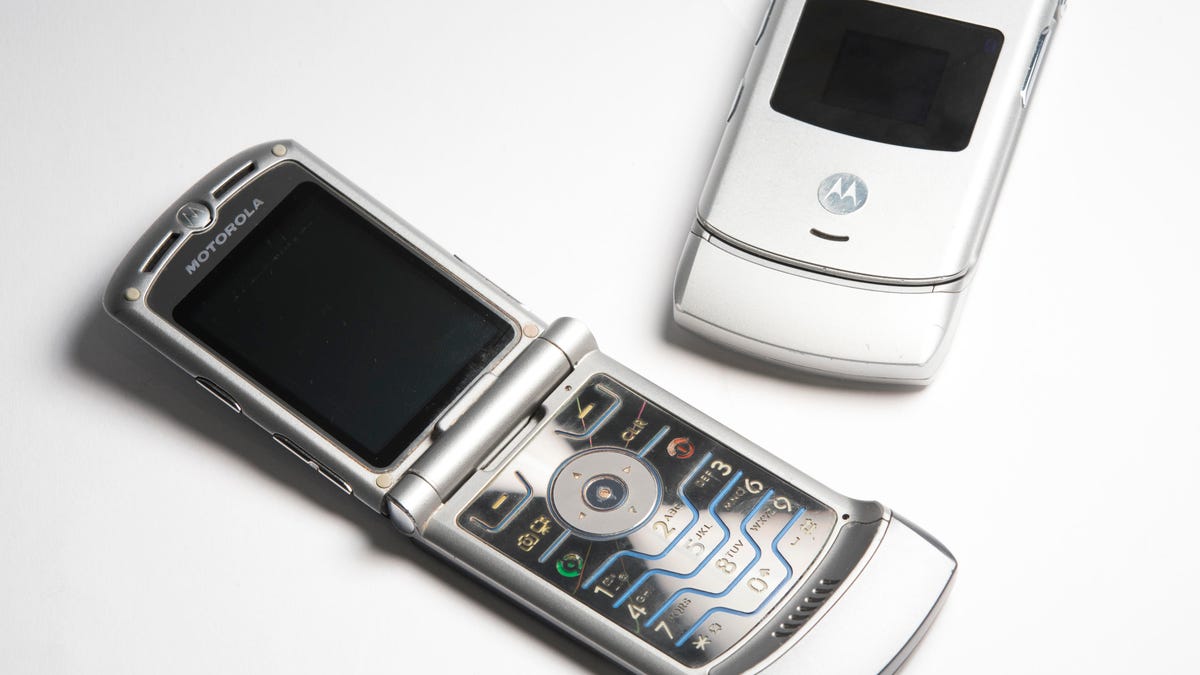 Sexy Razr+ Revives Android Smartphones: Discover the Ultimate Phone Experience! 14