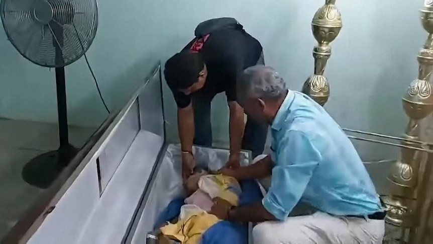 Woman knocks on own coffin, dies, but what happened next will leave you shocked! 18