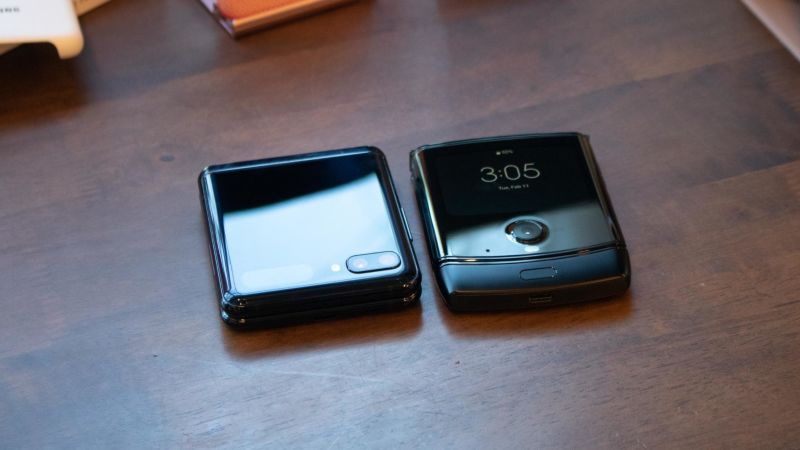Get the Perfect Flipphone: Motorola Razr or Samsung Galaxy: Choose Your Pick Today! 16