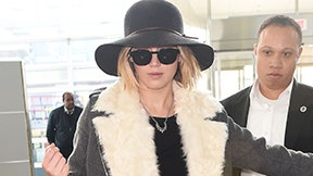 Travel in Style Like Jennifer Lawrence: Tips and Tricks to Look Chic and Comfortable! 11