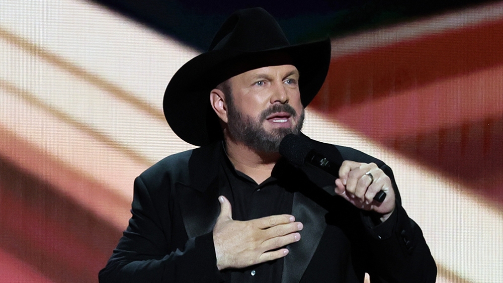 Garth Brooks' new bar plan to serve Bug Light draws preliminary backlash - here's why 11