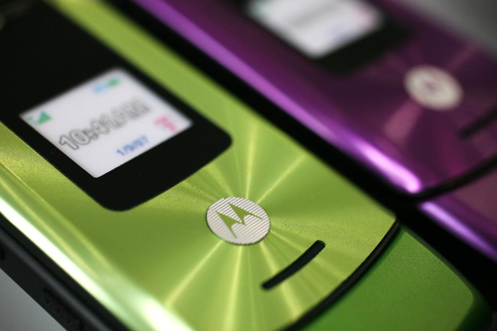 Razr+ Revives Sexy Smartphones: Motorola's Launch of New Razr 40 Ultra, Edge 40! 18