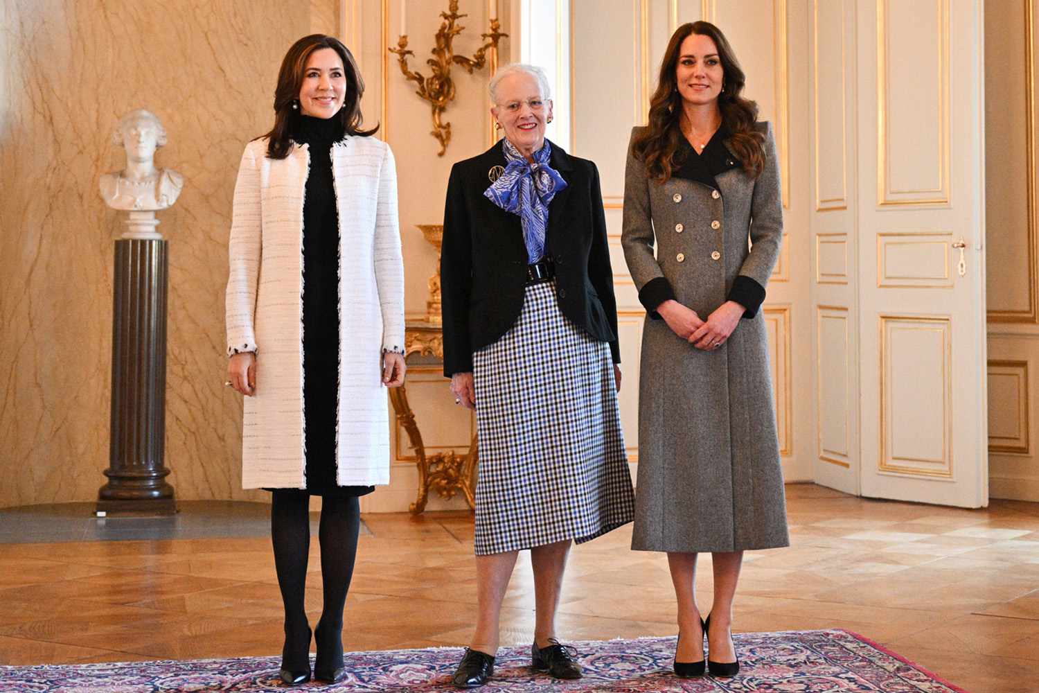 Watch Kate Middleton and Prince William's amazing dance moves on their epic royal tours. 9