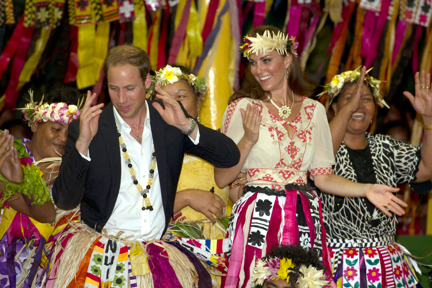 Watch Kate Middleton and Prince William's amazing dance moves on their epic royal tours. 8