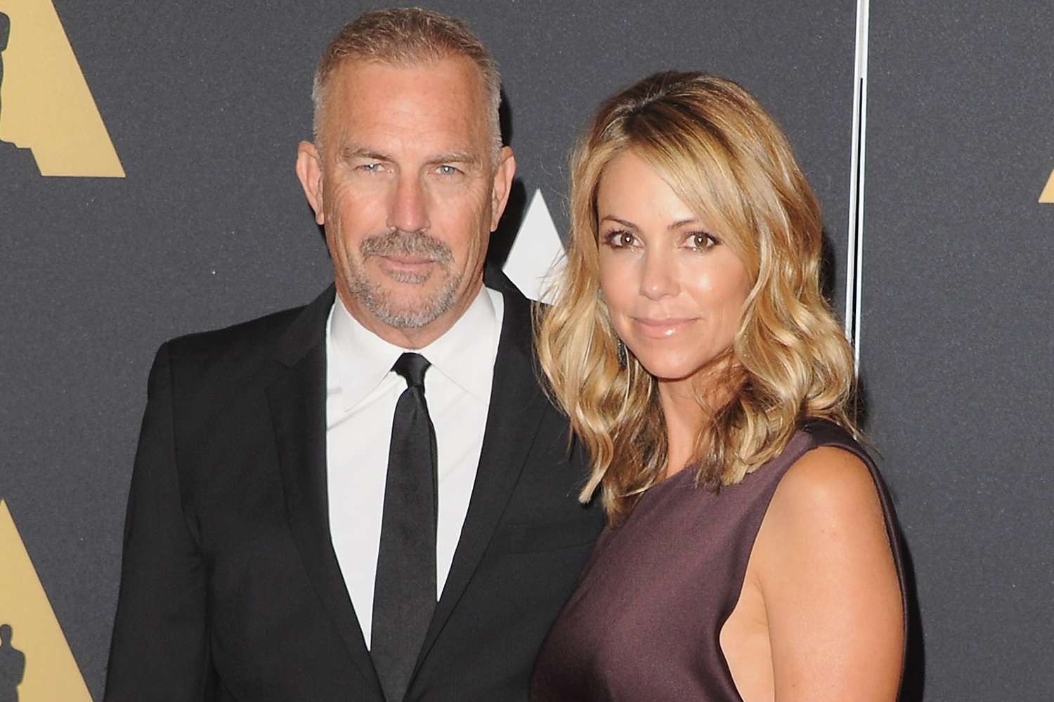 Kevin Costner Fights to Remove Estranged Wife from Shared Home Amid Divorce Drama 19