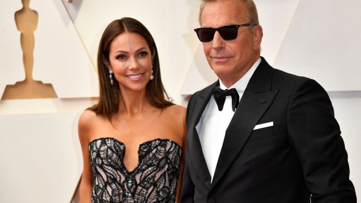 Kevin Costner Fights to Remove Estranged Wife from Shared Home Amid Divorce Drama 24