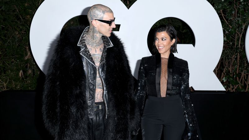 Kardashian surprising pregnancy announcement with Travis Barker at Blink-182 concert leaves fans ecstatic. 14