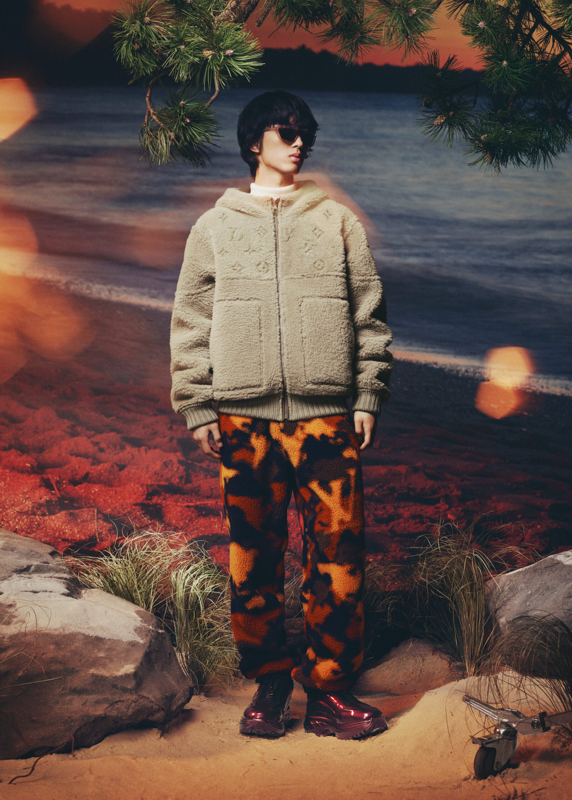 Louis Vuitton Men’s Pre Spring/Summer 2024 Collection: A Perfect Blend of Luxury and Art. 13