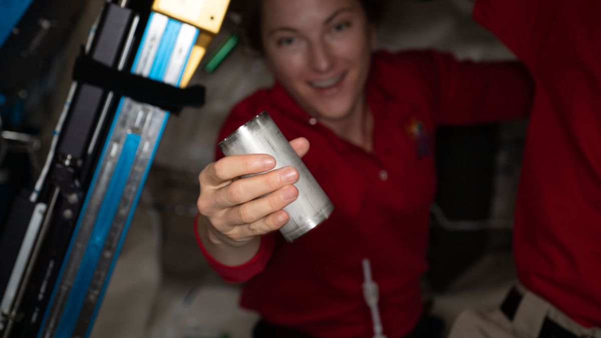 NASA Recycles Astronaut Pee Water for Space Travel: Discover How It's Done! 9
