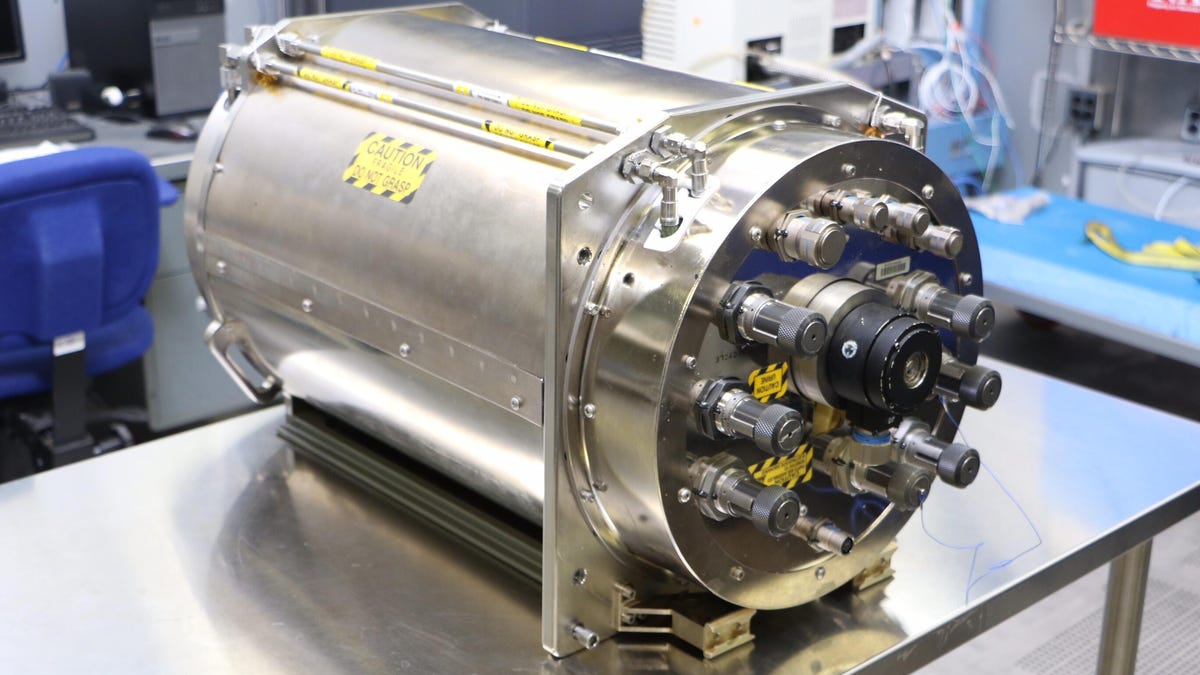 NASA Recycles Astronaut Pee Water for Space Travel: Discover How It's Done! 11