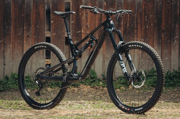 Experience Unmatched Aggressive Riding with the New Rocky Mountain Slayer: Integrated Storage & Dual-Crown Compatibility 7