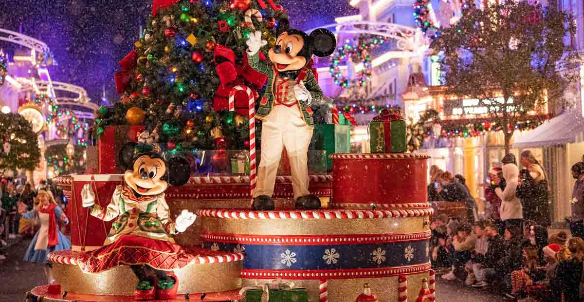 Frozen Holiday Surprise: New Cinderella Castle Projections Unveiled for a Magical Experience at Magic Kingdom 12