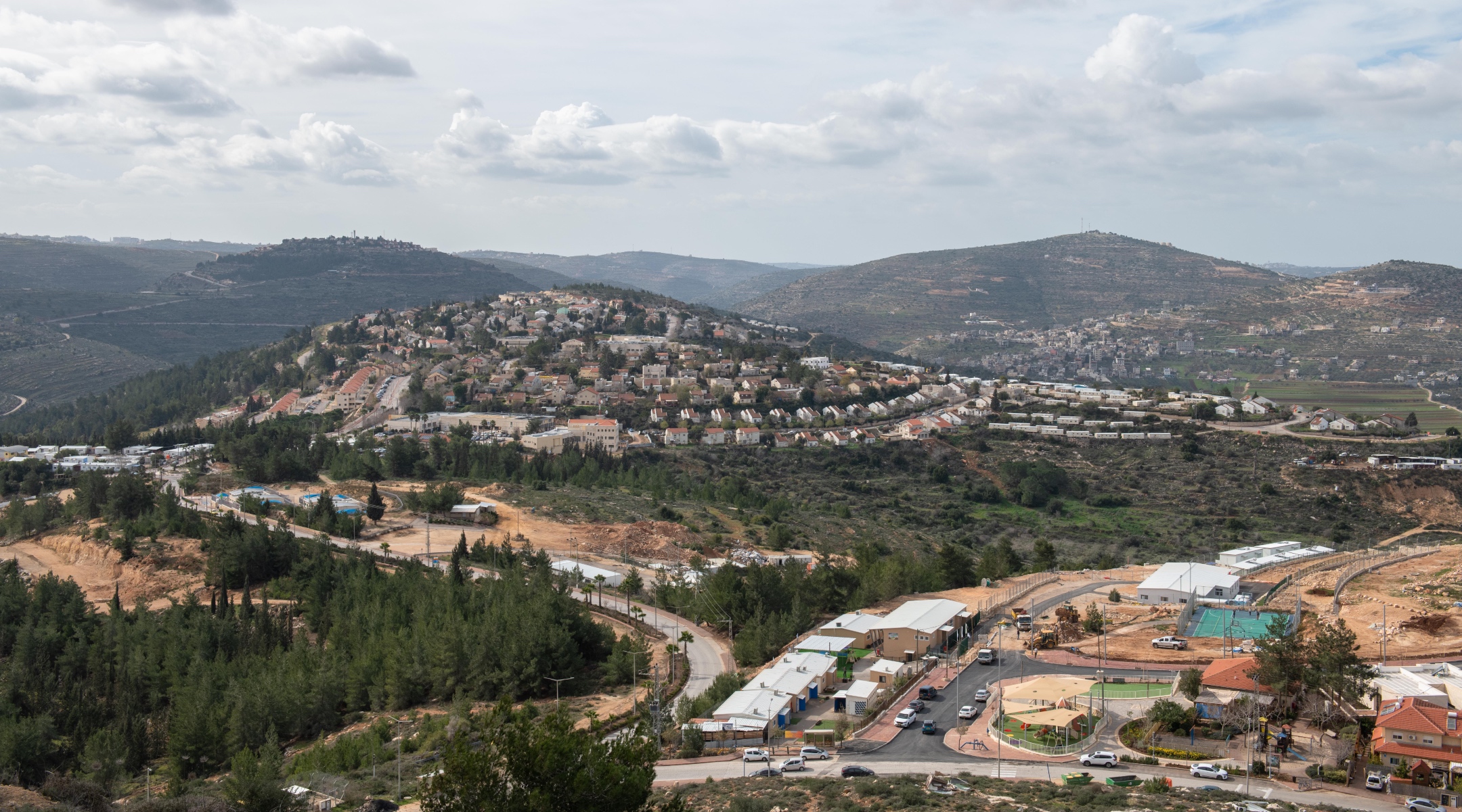 Palestinian gunmen kill four Israelis in a West Bank terror attack. 25