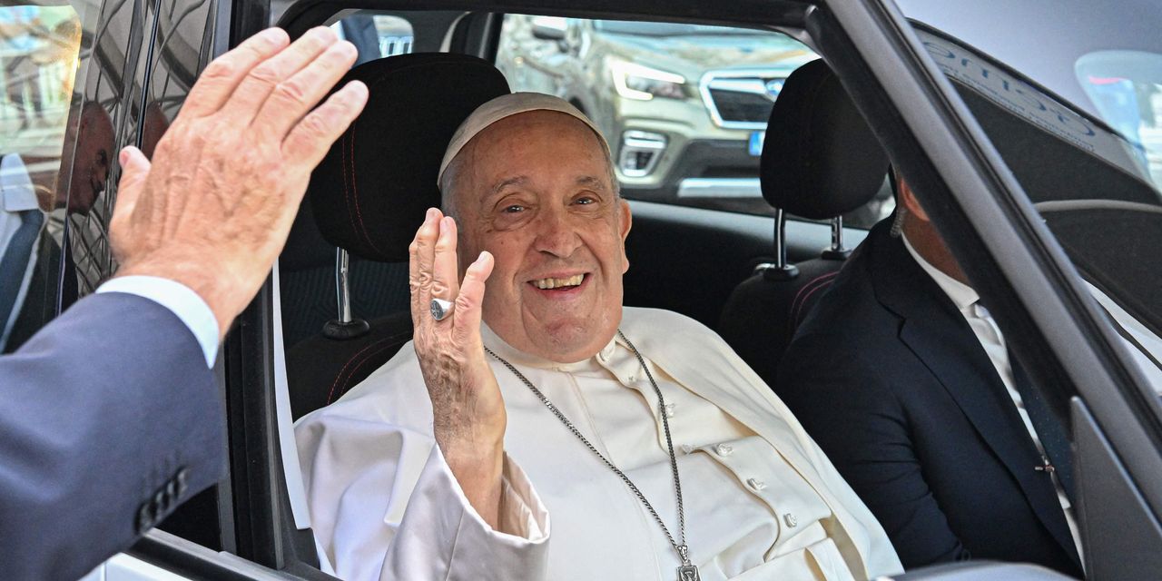Pope Francis discharged and on the mend - Emotional moments at Gemelli Hospital! 19