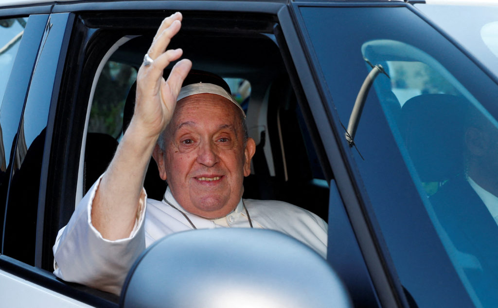 Pope Francis discharged and on the mend - Emotional moments at Gemelli Hospital! 21