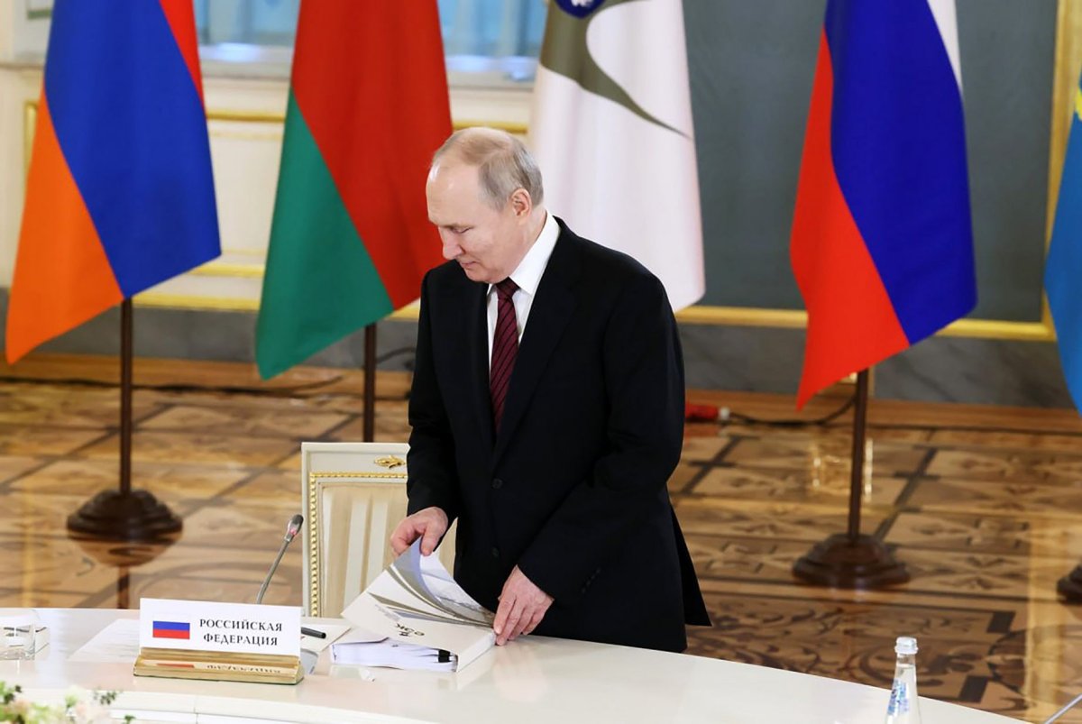 Putin confirms Belarus receives nuclear weapons: Global concerns over possible escalation! 29