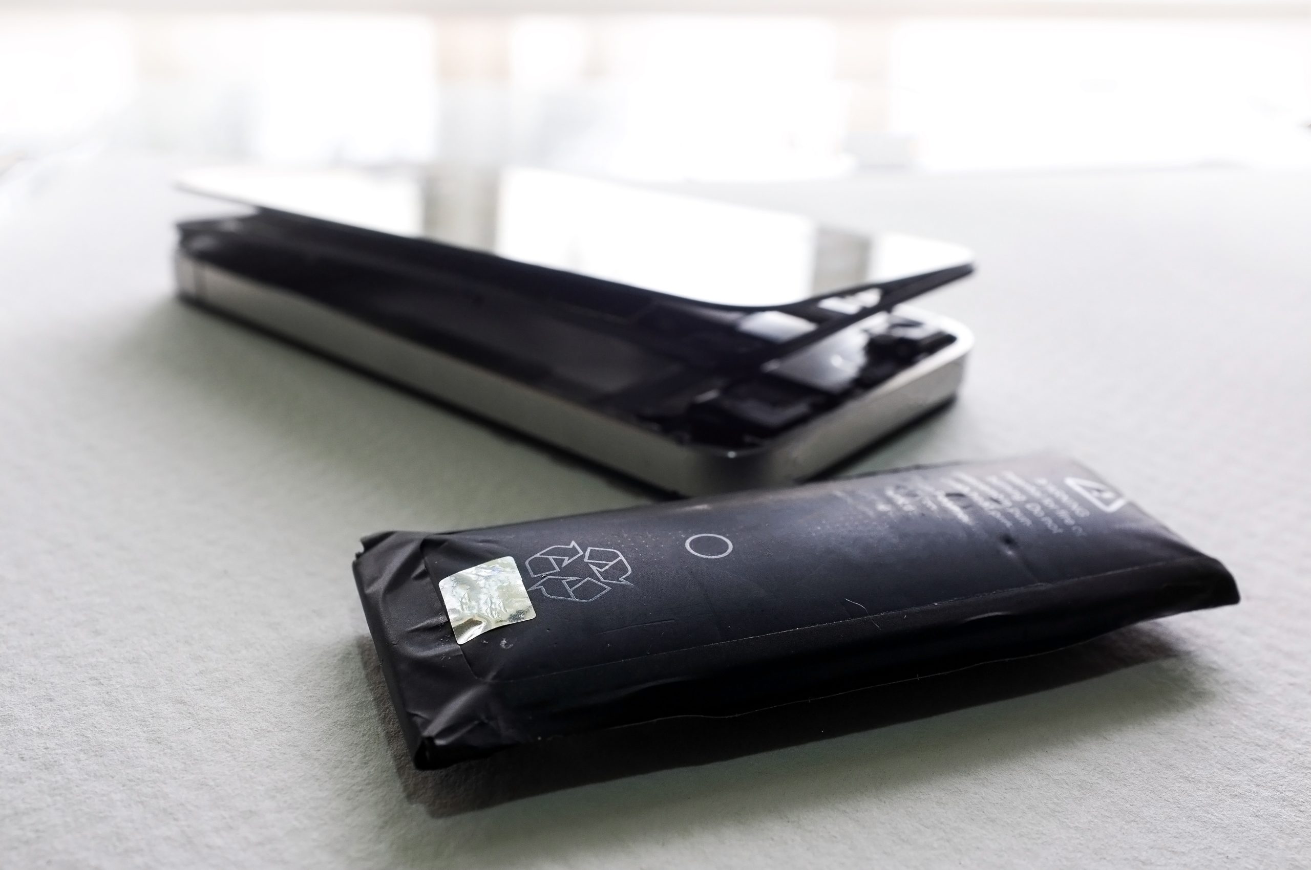 EU Allows Replaceable Batteries in Electronics: Companies Forced to Comply to New Law 11