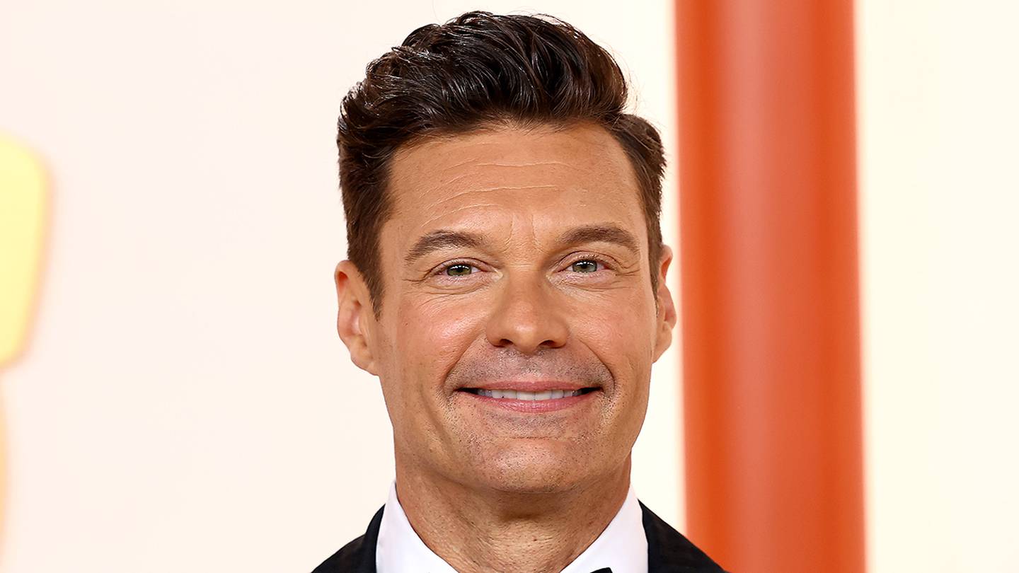 Surprising Twist: Ryan Seacrest Replaces Pat Sajak as Wheel of Fortune Host – Find Out More! 19