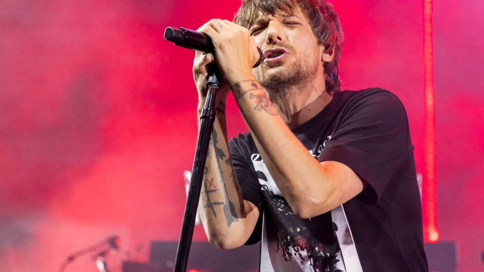 Hailstorm at Red Rocks Amphitheater: Tomlinson's Concert Canceled and Fans Injured 27