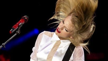Taylor Swift's electrifying performance wows Pittsburgh Stadium: A night to remember. 10