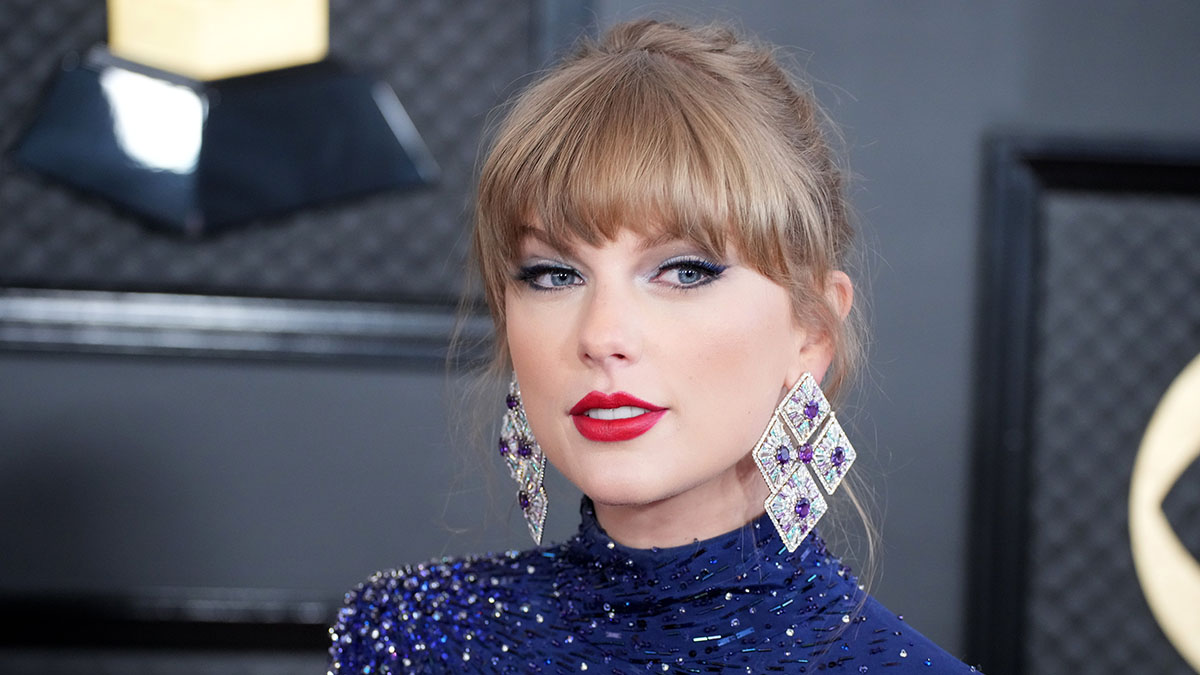 Swift Brings Sold-Out Tour to Shocking Heights, Potentially Boosting Local Economy by $4.6 Billion! 15