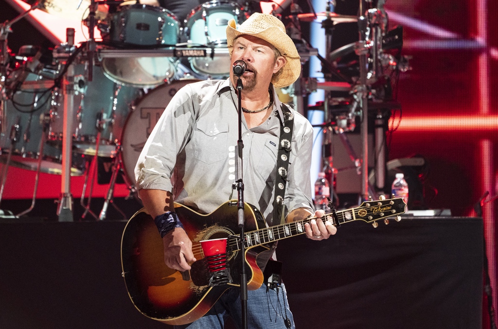 Toby Keith's Inspiring Battle With Cancer: Overcoming the Odds and Looking Forward to the Future 8