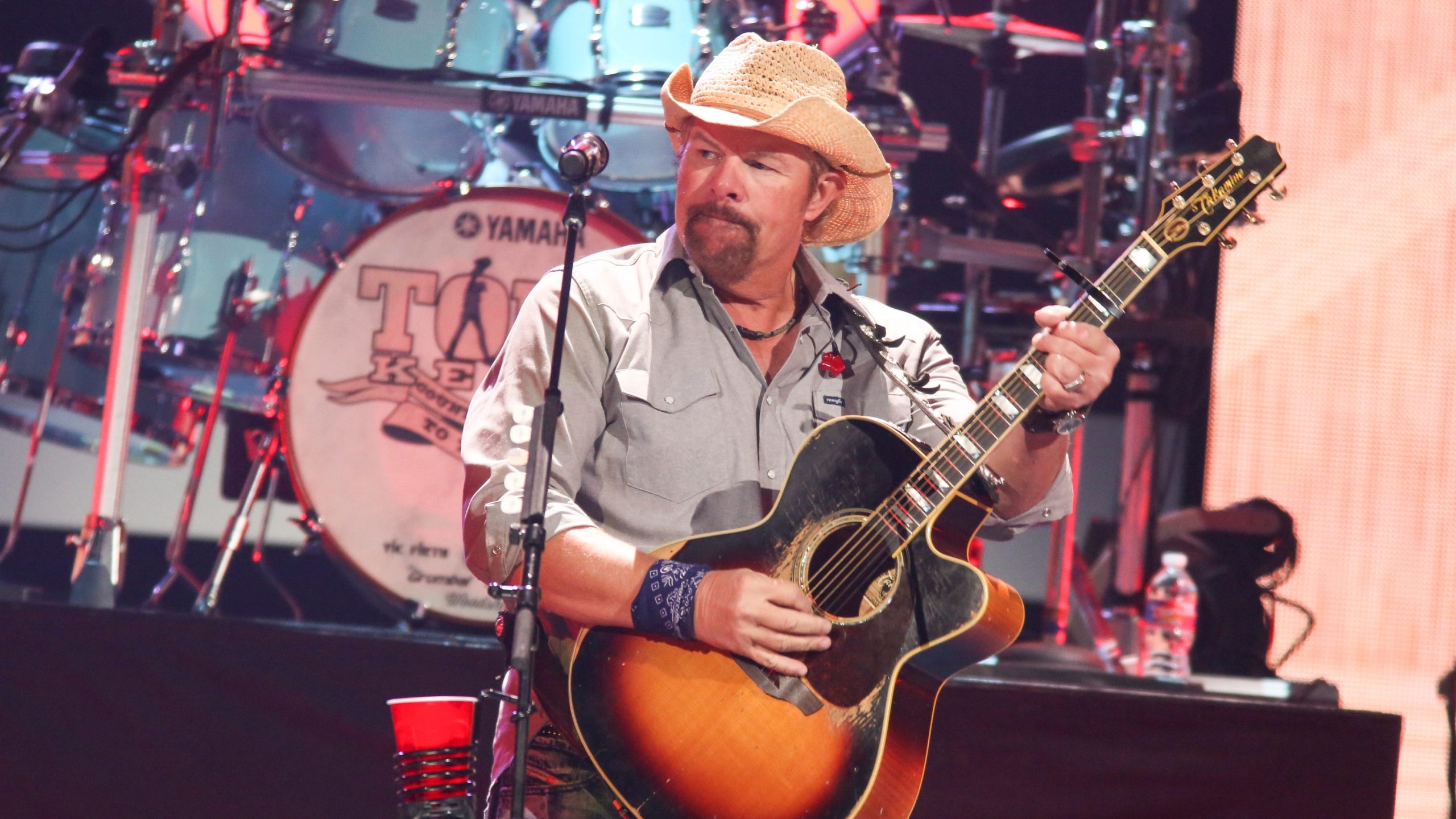 Toby Keith's Inspiring Battle With Cancer: Overcoming the Odds and Looking Forward to the Future 9