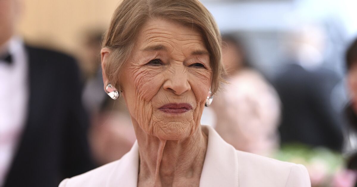 Remembering Glenda Jackson: The Life and Legacy of an Oscar-Winning Trailblazer 15