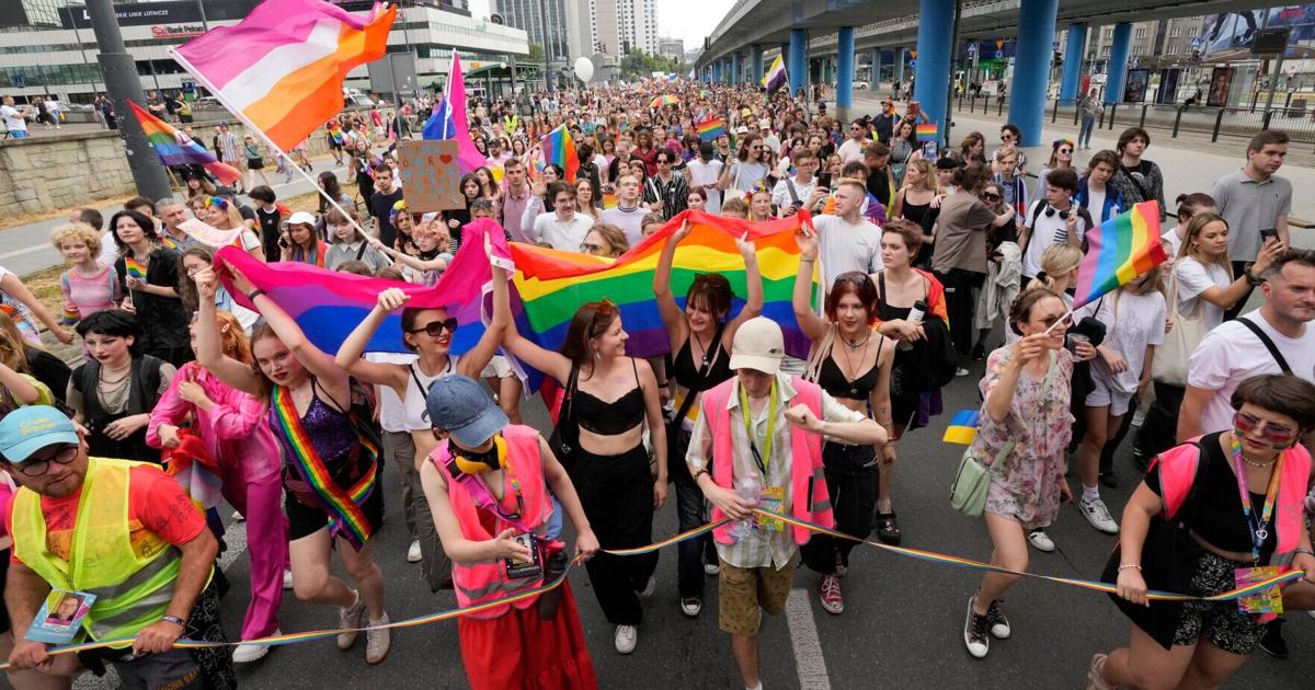 US Ambassador's Historic Move at Warsaw Pride Stuns Conservatives Amidst LGBTQ+ Hostility. 15