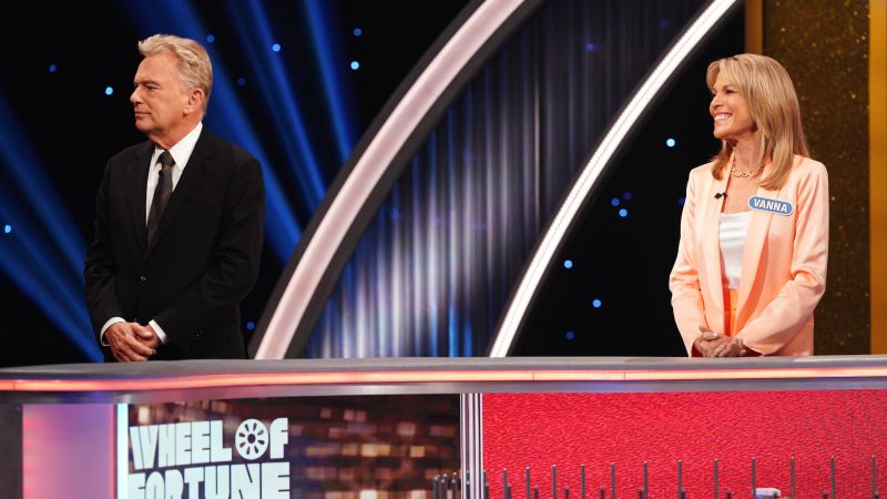 Vanna White Speaks Out About Pat Sajak's Retirement From 'Wheel of Fortune' After 40 Years! 7