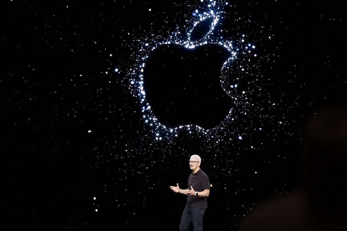 Apple Shrinks Plans for Headset: New Details Emerge - Get Ready for an Astonishing VR Experience! 13