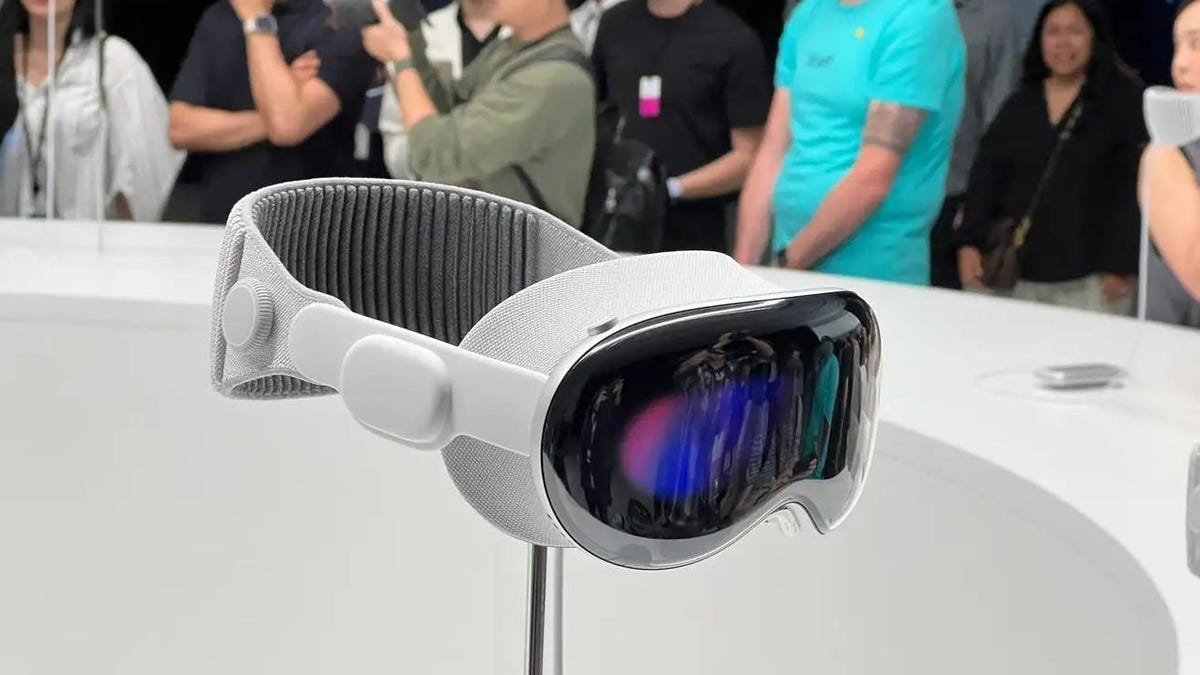 Apple's Vision Pro Requires Appointment: Experience the Future of Immersive Technology Now! 14