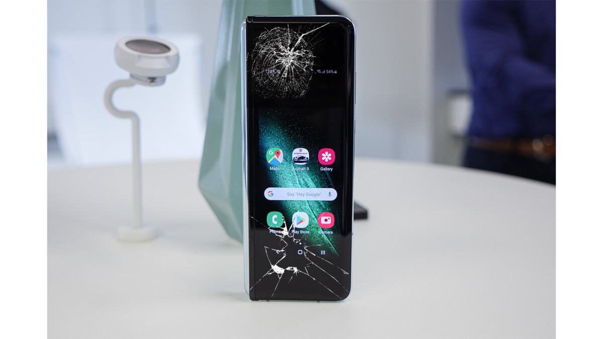 Pixel Fold Test Ends in Destruction: Shocking Results Revealed in Comprehensive Review! 12