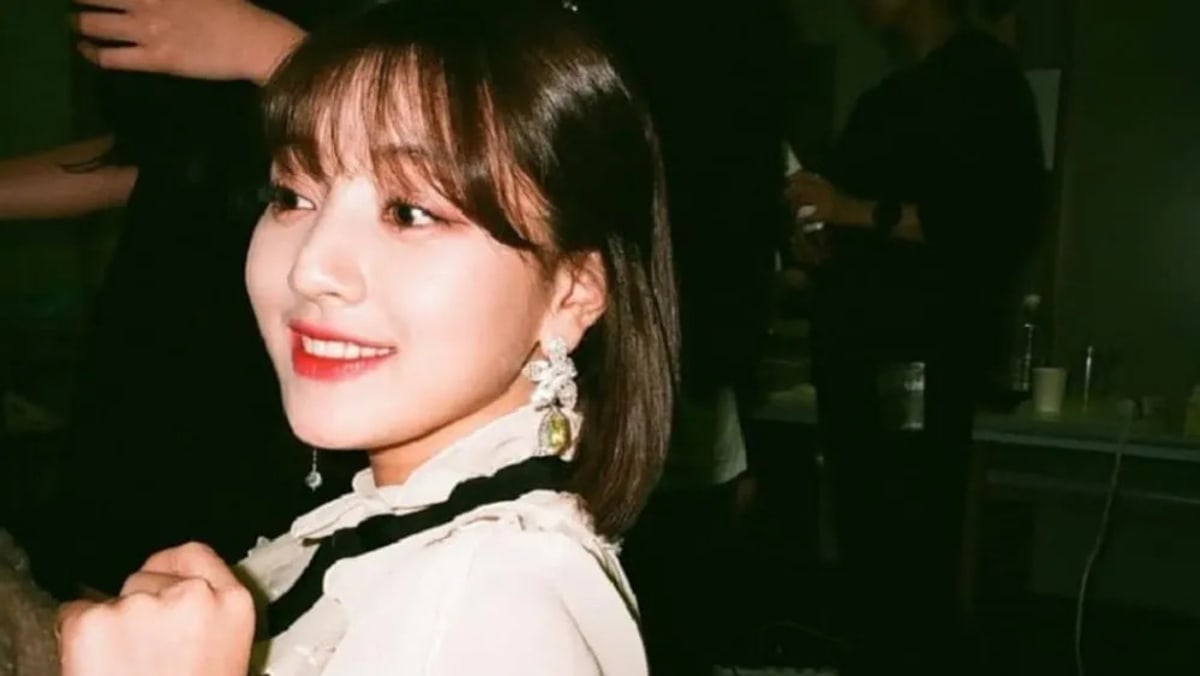 K-pop Star Jihyo of TWICE Accused of Rudeness: Unraveling the Truth Behind the Allegations! 11