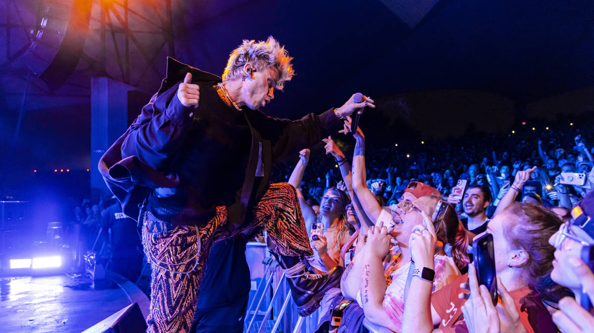 Machine Gun Kelly Hits Fan During Concert: Shocking Confrontation Leaves Crowd Stunned! 13