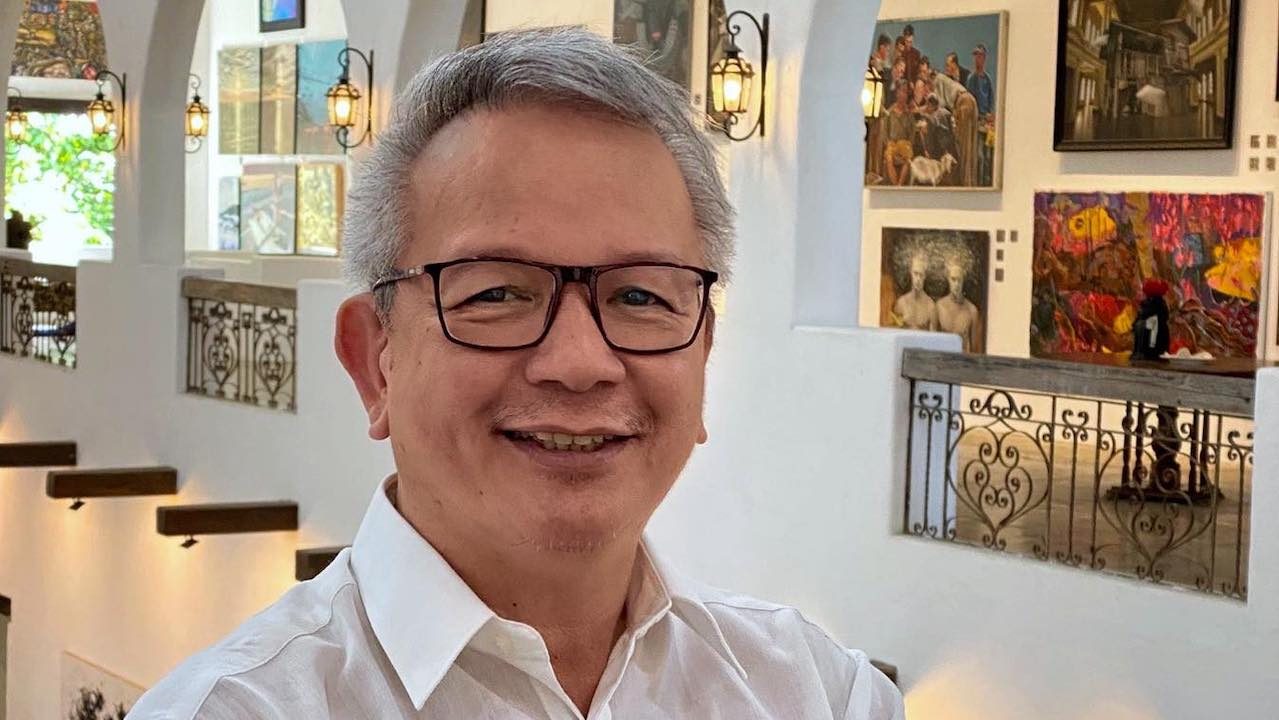 Breaking: Veteran Showbiz Reporter Mario Dumaual Dies at 64, Leaving Entertainment Industry in Shock 8